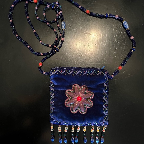 Exotic card and coin purse purchased in Dubai. - Picture 1 of 7